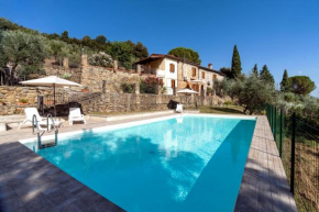 Tenuta Toscana con piscina sulla Strada del Vino